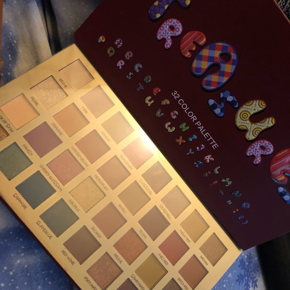 Eyeshadow palette